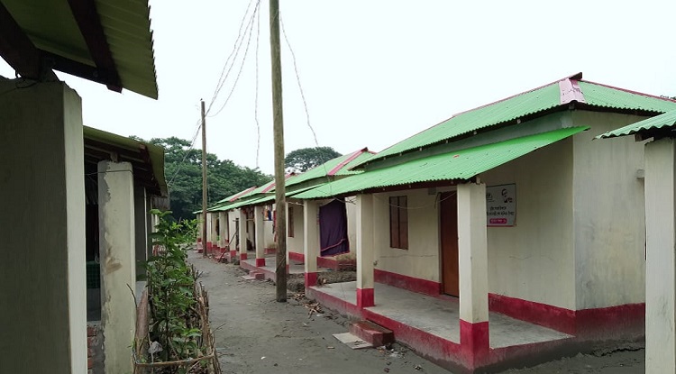 মির্জাগঞ্জে আশ্রয়ণের ৮টি ঘর উদ্ধার, সিলগালা ১৬টি