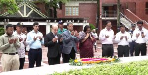 টুঙ্গিপাড়ায় বঙ্গবন্ধুর সমাধিতে প্রধান তথ্য কমিশনার শ্রদ্ধা