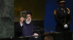 জাতিসংঘের অধিবেশনে কুরআন হাতে ইরানের প্রেসিডেন্ট