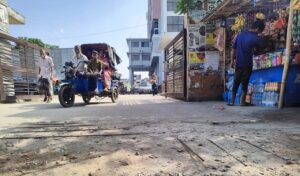 লাইফ সাপোর্টে হাসপাতালের রাস্তা