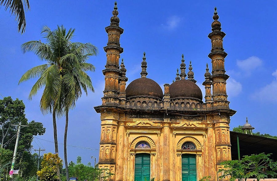 বিলুপ্তির পথে তালার শাহী মসজিদ