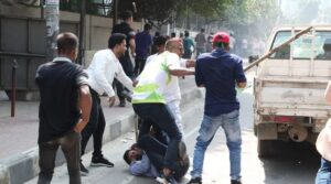 কাকরাইলে আওয়ামী লীগ ও বিএনপির নেতা-কর্মীদের সংঘর্ষ, গাড়ি ভাঙচুর