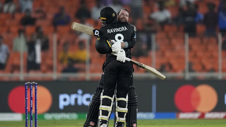 জোড়া সেঞ্চুরিতে বিশ্বচ্যাম্পিয়ন ইংল্যান্ডকে হারিয়েছে নিউজিল্যান্ড