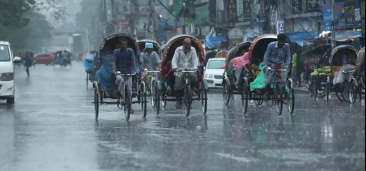 ঢাকায় শুক্রবারও বৃষ্টি থাকবে, ভারী বর্ষণে চট্টগ্রামে ভূমিধসের শঙ্কা
