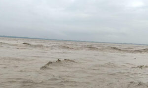 ধেয়ে আসছে পাহাড়ী ঢল