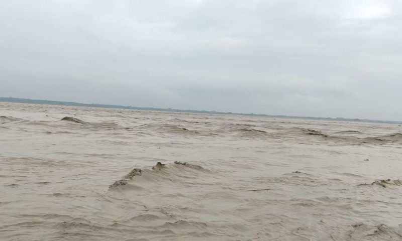 ধেয়ে আসছে পাহাড়ী ঢল