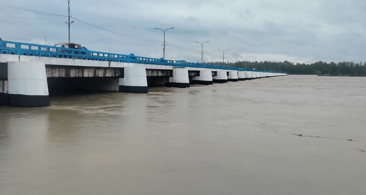 বিপৎসীমার ওপরে তিস্তার পানি, খোলা হলো তিস্তা ব্যারাজের ৪৪ গেট