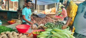 বৃষ্টির অজুহাত, লাগামহীন সবজির বাজার!