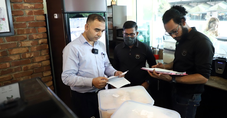 বেশি দামে পণ্য বিক্রির দায়ে ৯০ প্রতিষ্ঠানকে জরিমানা