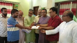 শারদীয় দুর্গাপূজা উপলক্ষে  ৫৭ পূজা মন্ডপে আ. লীগ নেতার অনুদান