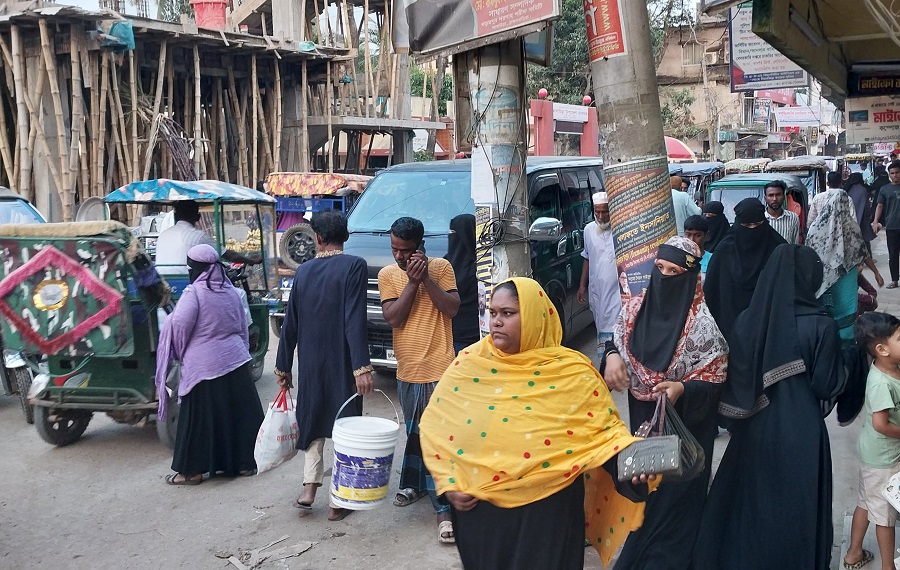 হরতাল দেখতে অনেকে আসলো শহরে