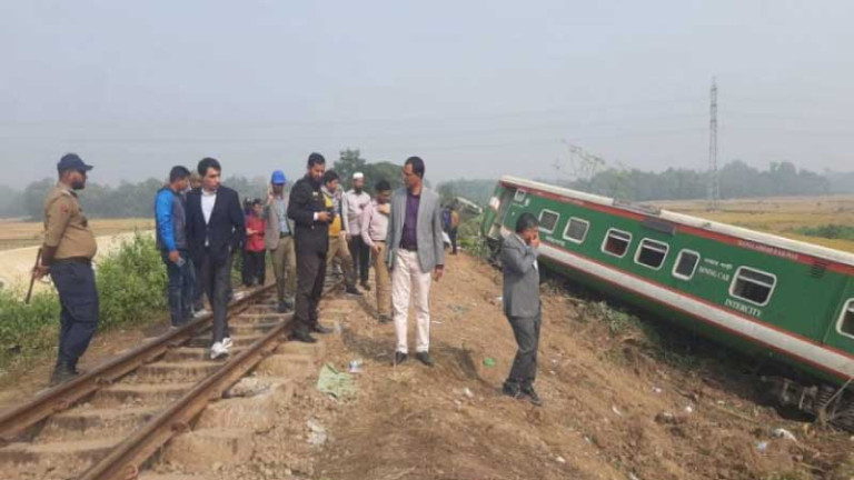 শ্রীপুরে ট্রেনে নাশকতার ঘটনায় হোতাসহ ২ জন গ্রেফতার