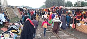 সল্পদামে বিদেশী পোশাক মেলে‘সান্তাহার গাউনপট্টি’তে