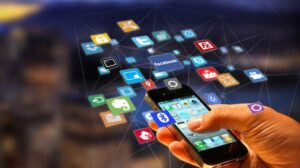 স্মার্টফোনের আয়ু কমিয়ে দিচ্ছে যে ৬ ভুল!