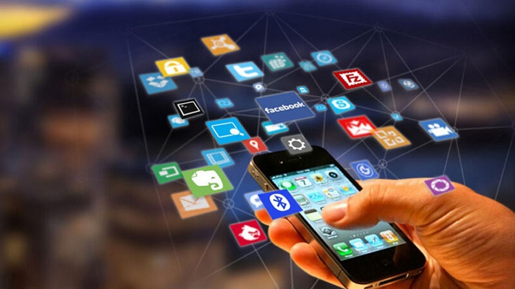 স্মার্টফোনের আয়ু কমিয়ে দিচ্ছে যে ৬ ভুল!