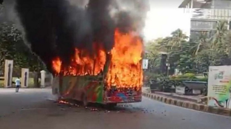 ২৪ ঘণ্টায় ৭ যানবাহনে আগুন