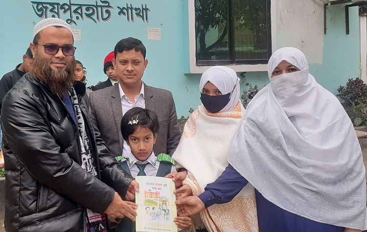 জয়পুরহাটে ১১লাখ ৬২হাজার ৮৪৫টি নতুন পাঠ্যপুস্তক বিতরণ