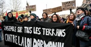 নতুন অভিবাসন আইন বাতিলের দাবিতে ফ্রান্সজুড়ে বিক্ষোভ