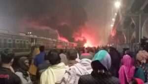 নির্বাচন ঘিরে পূর্ব-পশ্চিমের ৩২ ট্রেন বন্ধ