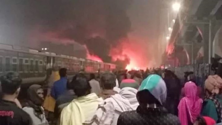 নির্বাচন ঘিরে পূর্ব-পশ্চিমের ৩২ ট্রেন বন্ধ