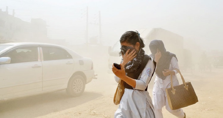 বিশ্বের সবচেয়ে দূষিত বায়ুর তালিকায় আজও শীর্ষে ঢাকা