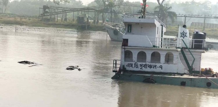 ভৈরব নদে ৮০০ মে.টন কয়লাসহ ডুবেছে কার্গো জাহাজ