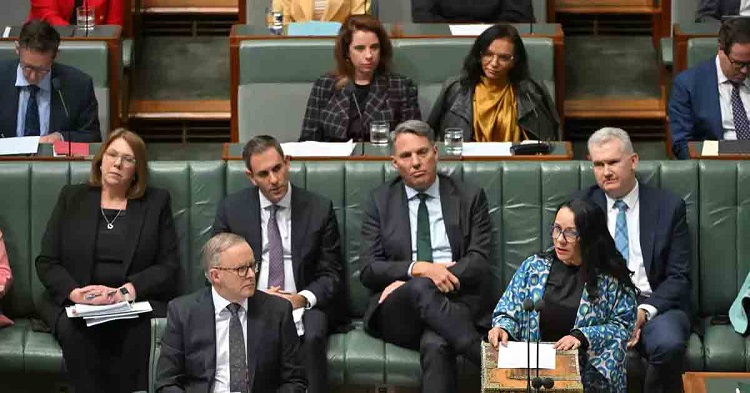 অফিস শেষে বসের কল না ধরার অধিকার পাচ্ছেন অস্ট্রেলিয়ার কর্মজীবীরা