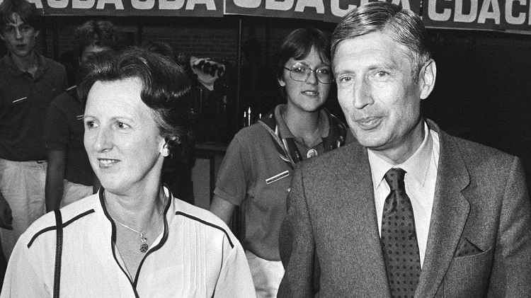 স্ত্রীকে নিয়ে স্বেচ্ছায় সাবেক ডাচ প্রধানমন্ত্রীর মৃত্যুবরণ