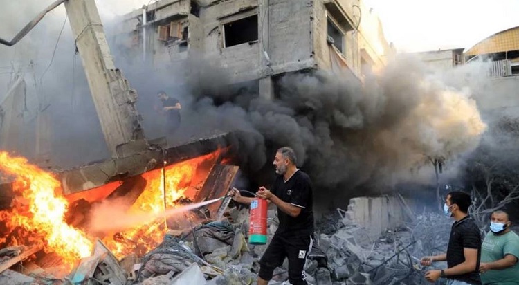 ইসরায়েলি হামলায় ২৪ ঘণ্টায় প্রায় ১০০ ফিলিস্তিনির মৃত্যু