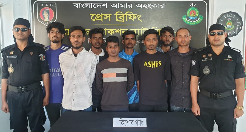 জয়পুরহাটে কিশোর গ্যাং ' জানু গ্রুপ ' এর লিডার সােহান সহ ৮সদস্য আটক