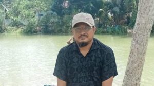 ঘুষ দিলেই ছুটি মিলে শিক্ষা কর্মকর্তা কাছে