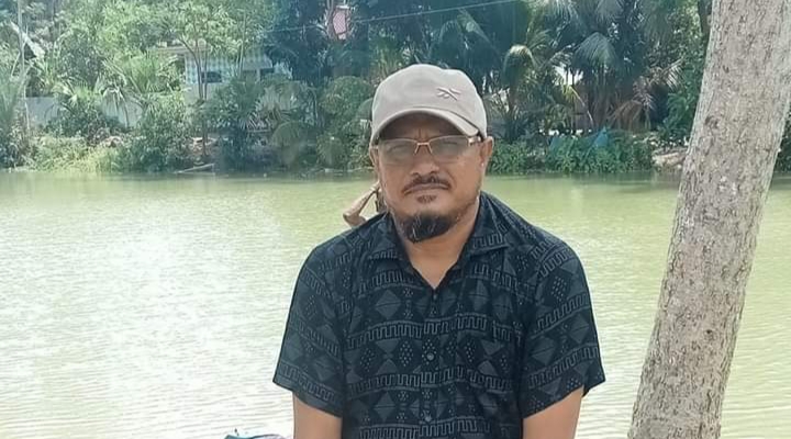 ঘুষ দিলেই ছুটি মিলে শিক্ষা কর্মকর্তা কাছে