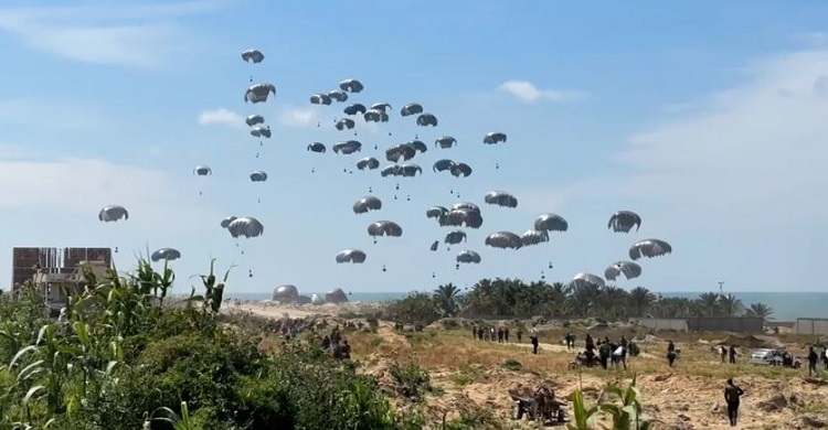 বিমান থেকে ফেলা ত্রাণ নিতে গিয়ে ১২ ফিলিস্তিনির মর্মান্তিক মৃত্যু