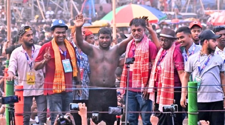 জব্বারের বলীখেলায় চ্যাম্পিয়ন বাঘা শরীফ