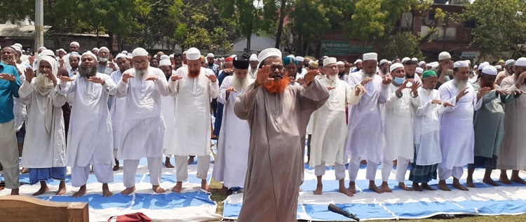 জয়পুরহাটে ইসতিসকা নামাজ আদায়