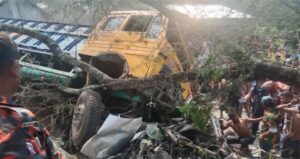 ঝালকাঠিতে ট্রাক-প্রাইভেটকার-অটোরিকশা সংঘর্ষে ১৪ জন নিহত