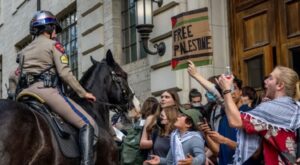 যুক্তরাষ্ট্রের বিশ্ববিদ্যালয়গুলোতে ফিলিস্তিনপন্থী বিক্ষোভ কঠোর অবস্থানে পুলিশ