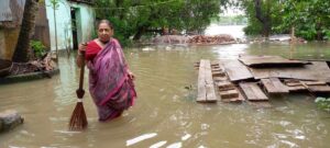 ঘূর্ণিঝড় রেমাল, আশ্রয় কেন্দ্রে ছুটছে মানুষ, কলাপাড়ায় নিহত ১