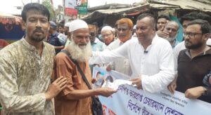 জয়পুরহাটে বিএনপির বিশুদ্ধ খাবার পানি ও লিফলেট বিতরণ