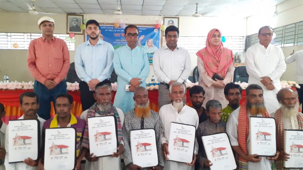 পাঁচবিবির ২০টি পরিবার পেল  ২০টি সেমিপাকা একক নতুন ঘর