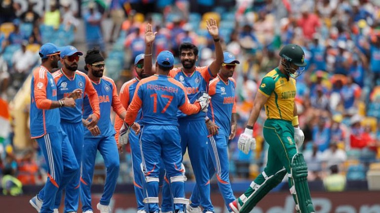 ১৩ বছরের শিরোপার আক্ষেপ ঘুচিয়ে বিশ্বচ্যাম্পিয়ন ভারত