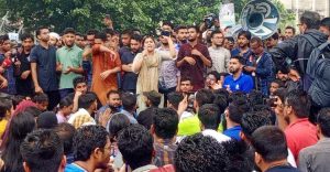 কোটা পুনর্বহালের প্রতিবাদে শাহবাগ অবরোধ