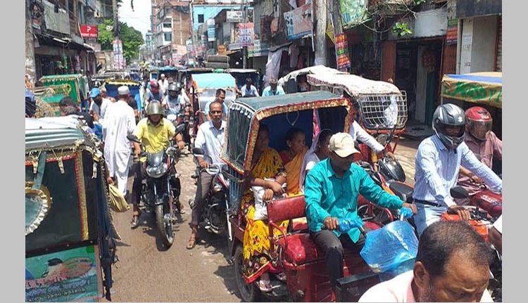 জয়পুরহাটে দিনে কারফিউ না থাকায় জনমনে স্বস্তি