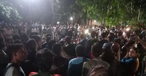 জাবিতে রাবার বুলেটে শতাধিক শিক্ষার্থী আহত, পালিয়েছেন উপাচার্য