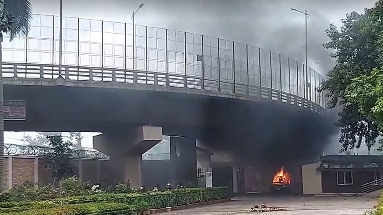 বিটিভি ভবনে সাড়ে ৩ ঘণ্টা ধরে জ্বলছে আগুন