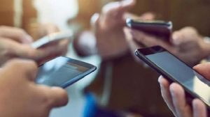 মোবাইল ইন্টারনেটে ধীরগতি, ফেসবুক ও মেসেঞ্জার ব্যবহারে সমস্যা