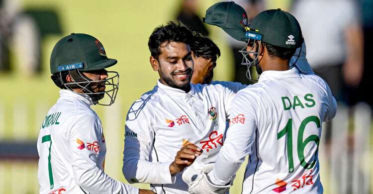 মিরাজে বাজিমাত, প্রথম ইনিংসে ২৭৪ রানে অলআউট পাকিস্তান