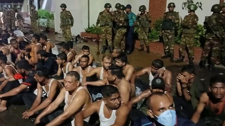 ৩৯০ আনসারকে কারাগারে প্রেরণ