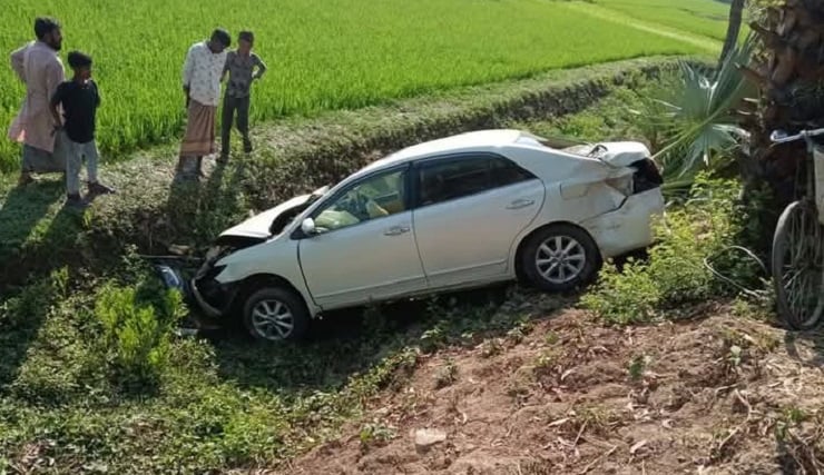 জয়পুরহাটে প্রাইভেট কার ও ভ্যানের সংঘর্ষ নিহত ২, আহত ২